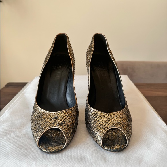 CHANEL Metallic Gold Python Snakeskin Leather CC Logo Peep Toe Pumps - Picture 2 of 11
